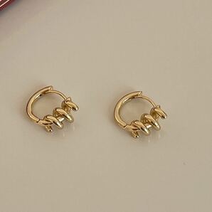 捻りの上品なピアス_ゴールド