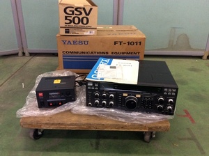【RH-9530】中古品 YAESU 八重洲無線 ヤエス 無線機 FT-1011 パワーサプライ GSV500 セット 元箱あり