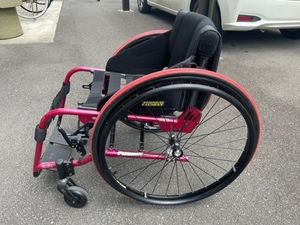 　 【中古/使用感あり】 車イス　自走式　OX(オーエックスエンジニアリング)社製　fusion フュージョン　折りたたみ可能　　車いす　車椅子
