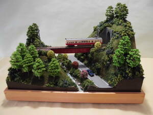 ジオラマ車両展示台 ～ ローカル線　山あいのガーター橋 ～ 22cmX35cm 