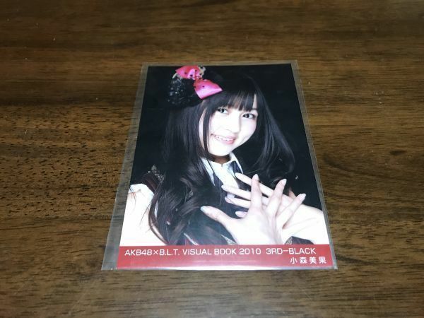 AKB48×BLT VISUAL BOOK 2010 3RD-BLACK 生写真 小森美果