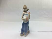 Y/　LLADRO　リヤドロ　少女コートニー　陶器　置物　0612-04_画像1