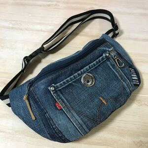 ボディ ウエストバッグ デニムリメイク ハンドメイド 1点物 少し大きめカッコいいです☆ コンチョボタン付き