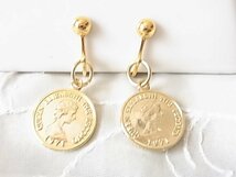 エリザベス女王　コインのモチーフ　金色　ゴールドカラー　耳元で揺れるデザイン　イヤリング▲_画像1