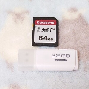 32GBのUSBメモリと64GBのSDカードのセット