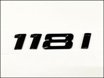 ★即決・即納 BMW リアトランクエンブレム 118i グロスブラック 艶あり 黒 E82E87E88F20F40 1シリーズ ハッチバック クーペ カブリオレ_画像2