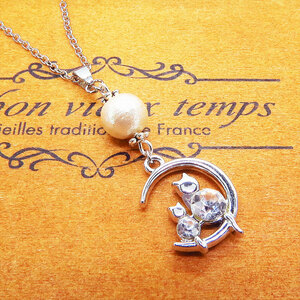  cat. parent .. three day month. ....... motif. necklace silver color cotton pearl rhinestone 