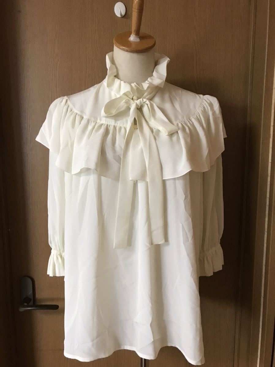 ヤフオク! -「(ボウタイ リボン) ブラウス」(イヴ・サンローラン) (い ...