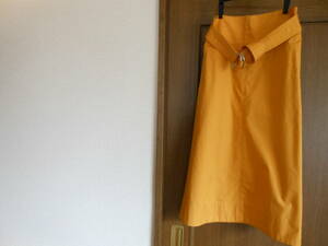 MACPHEE トゥモローランド　スカート ベルト付き サイズ３４ オレンジ色です。