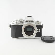 CP9116 OLYMPUS OM-D E-M10 Mark III ボディ USED美品 ミラーレス一眼レフ 本体+バッテリー マイクロフォーサーズ 高画質 完動品 S_画像1