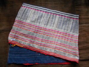 手織麻布100x35 cm no.291　HEMPぬの　ラオスモン族hmong　藍染めはぎれ　ロウケツ染め　batik