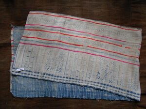 手織麻布100x31 cm no.254　HEMPぬの　ラオスモン族hmong　藍染めはぎれ　ロウケツ染め　batik