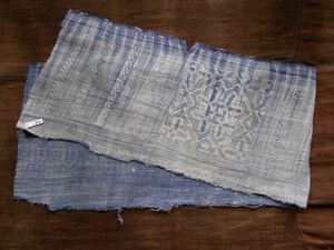 手織麻布100x25 cm no.194　HEMPぬの　ラオスモン族hmong　藍染めはぎれ　ロウケツ染め　batik