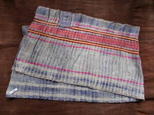 手織麻布100x32 cm no.136　HEMPぬの　ラオスモン族hmong　藍染めはぎれ　ロウケツ染め　batik