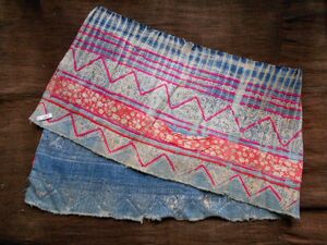 手織麻布100x30 cm no.121　HEMPぬの　ラオスモン族hmong　藍染めはぎれ　ロウケツ染め　batik