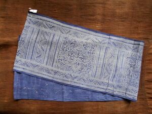 手織麻布100x25 cm no.8　HEMPぬの　ラオスモン族hmong　藍染めはぎれ　ロウケツ染め　batik