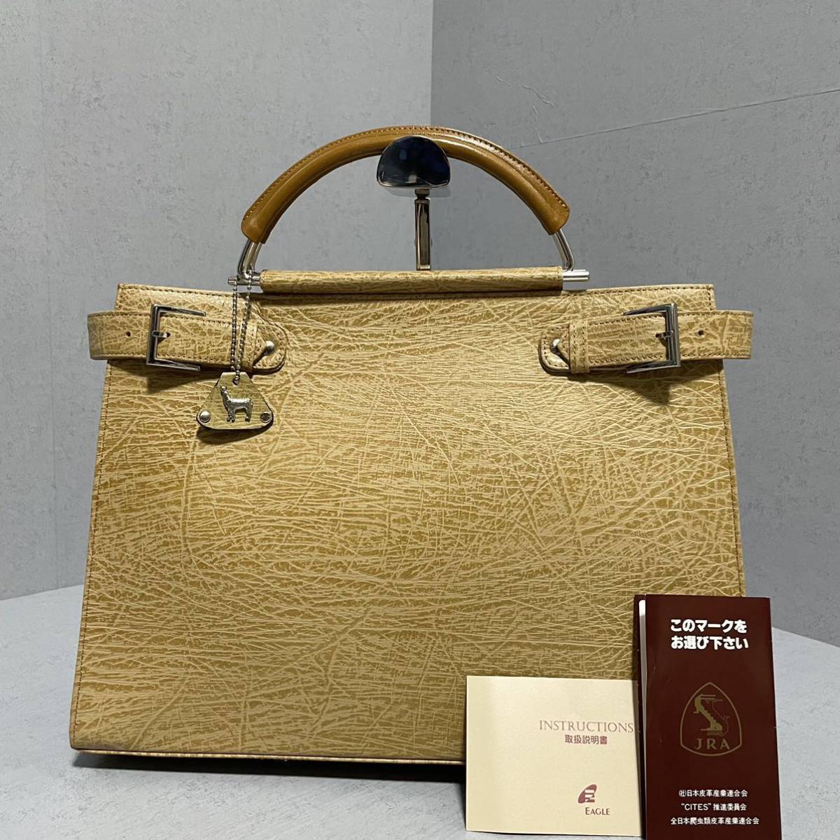 ヤフオク! -「バッグ(イーグル)」(その他) (皮革製)の落札相場・落札価格