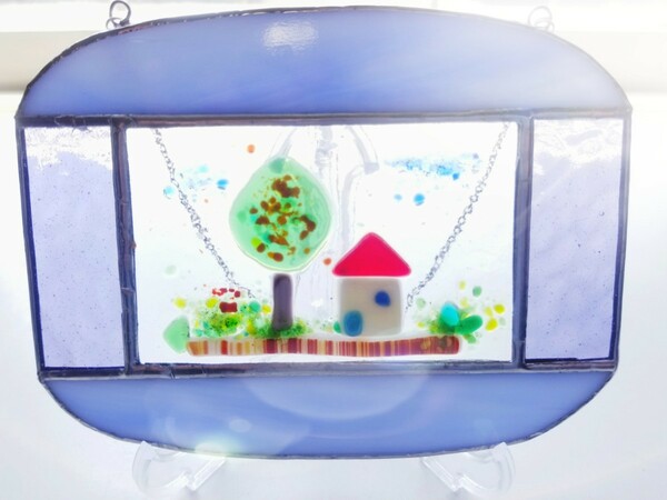 ステンドグラス　お家モチーフのオーナメント水色(フュージングガラス使用)