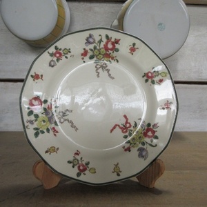 ROYAL DOULTON