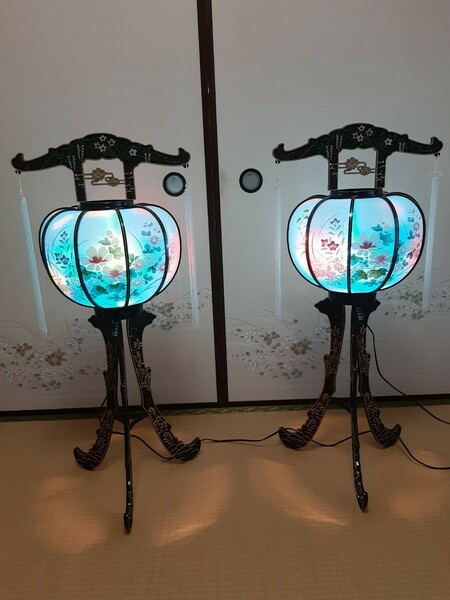 京仏灯　愛宕灯　 盆提灯　高さ約95cm 　幅約40cm　提灯直径約32cm