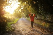 常に体の健康を維持する簡単な知識　少しの運動で今までには無い気持ち良さを体感　一回３０秒もかからない極上の運動　_画像1