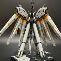 RG 1/144　Hi-νガンダム（全塗装完成品）_画像4