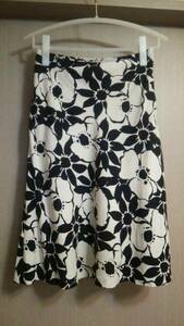 SPB floral print skirt black white Monotone Flare A line botanikaruolientaru Hawaiian pretty series on goods beautiful . clean series 