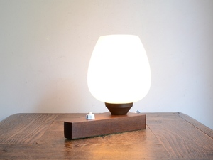 アンティーク照明 ヴィンテージ ミッドセンチュリーデザイン ミルクガラスシェード 木製 テーブルランプ (H16.5cm) スタンドライト