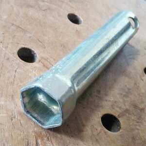 整備用工具　車載工具 プラグレンチ plug wrench メーカー不明　サイズ21mm. 全長119.9mm.　点火プラグ用