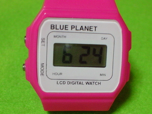 珍品　デザイン　BLUE　PLANET　デジタル腕時計　角型　ピンク＆パープル