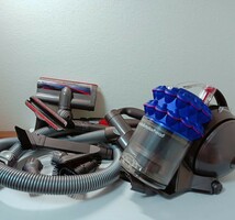 NN0808　２８３　中古　ジャンク品　ｄｙｓｏｎ　ダイソン　サイクロンクリーナー　ＤＣ　６３　ＭＨ　ＳＢ　ＭＯ　電気掃除機　生活家電　_画像1