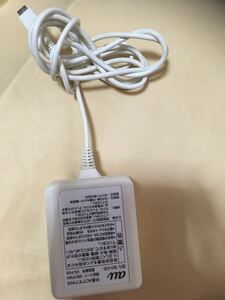 KDDI(au) 純正MicroUSB出力 共通ACアダプタ05 (中古)