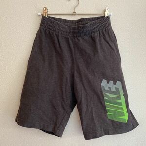 ナイキ　NIKE ハーフパンツ　ショートパンツ　グレー　130 140