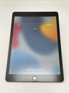 U255【美品・保証有】 iPad 第9世代 64GB Wi-Fi スペースグレイ /080