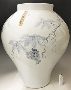 李朝 青花葡萄文白磁大壺 全高52cm 韓国 朝鮮 陶磁器 希少 花生 花瓶 染付 美術品