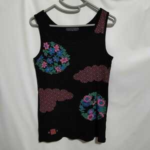  Uniqlo lady's peace pattern tank top L size black 