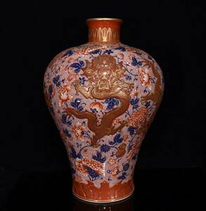 ◆旧蔵◆古美術 中国古玩 清代乾隆年製款　琺瑯彩　纏枝蓮　礬紅　描金浮雕龍紋梅瓶 時代物 T08
