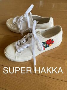 試着のみ未使用　SUPER HAKKA 刺繍の可愛いスニーカー　ホワイト　スーパーハッカ　