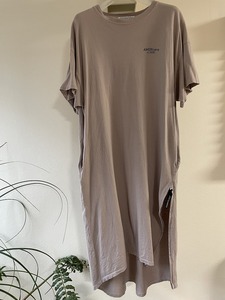 Americana アメリカーナ サイドスリット ロゴ Tシャツ ワンピース モカ ベージュ 半袖 ロング ニュアンスカラーが可愛い♪MADE IN JAPAN