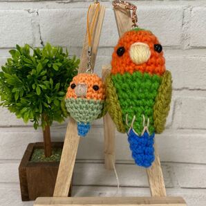 コザクラインコちゃんの編みぐるみストラップ2点セット ハンドメイド
