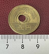 エラーコイン　エラー硬貨　穴ズレ　昭和25年　　5円硬貨_画像1