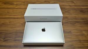 【ほぼ新品】Apple M1 Macbook Air 2020 13インチ Model A2337 8コアCPU/8コアGPU/メモリ16GB/SSD1TB　シルバー