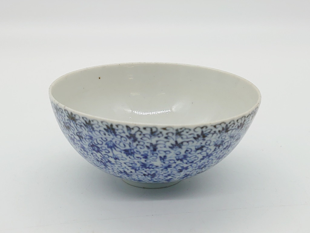 R-062186 Período Edo Patrón arabesco de flores teñidas Imari antiguo 3, 3 sol Aproximadamente 10 cm Un cuenco con sabor pintado a mano (3 sol 3 minutos, vajilla japonesa, plato hondo, Plato japonés) (R-062186), ceramica japonesa, Imari, arita, Porcelana azul y blanca