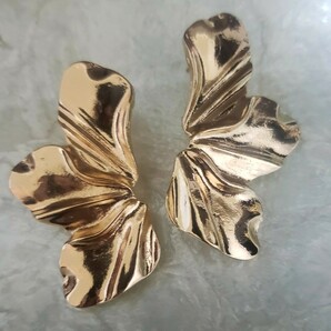 import フラワーピアス ゴールドカラー