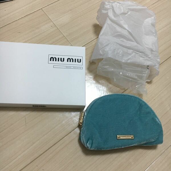 新品 箱入り 非売品◆ ミュウミュウ◆ miumiu ◆ スエード製・小銭入れ ペンケース 小物入れ ポーチ◆ロゴ◆ ターコイズブルー系◆送料無料