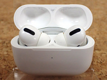 人気【中古】Apple AirPods Pro MagSafe対応 MLWK3J/A ノイズキャンセル(MGA585-1)_画像1