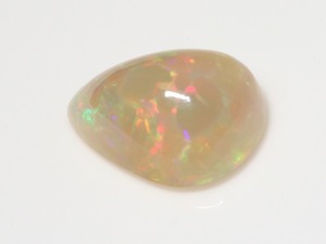 個性的な模様 オパール ペアシェイプカボション 大きさ 15x11.3x6.4mm前後 4.81ct