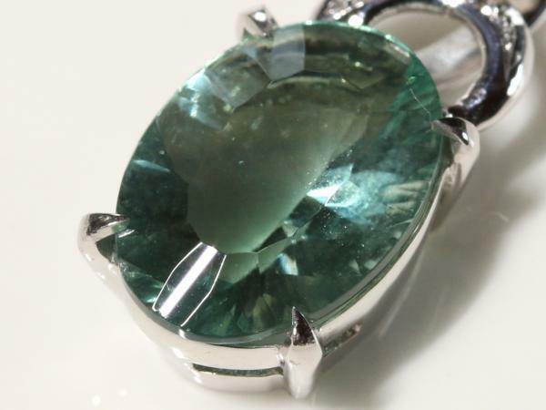 上質 フローライト K18WG ペンダントネックレス FL5.68ct D0.04ct