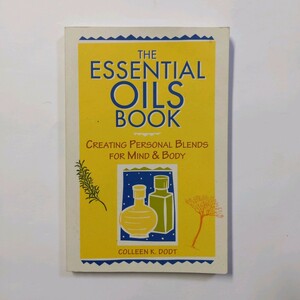 THE ESSENTIAL OILS BOOK Creating Personal Blends For Mind & Body　香水　エッセンシャルオイル