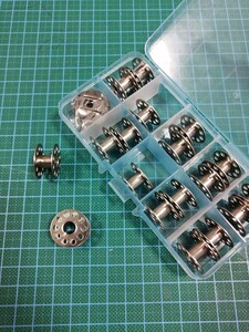 収納ケース付き家庭用ミシン用 ボビン(約11.5mm) 18個、ボビンケース1個セット 金属製 手芸